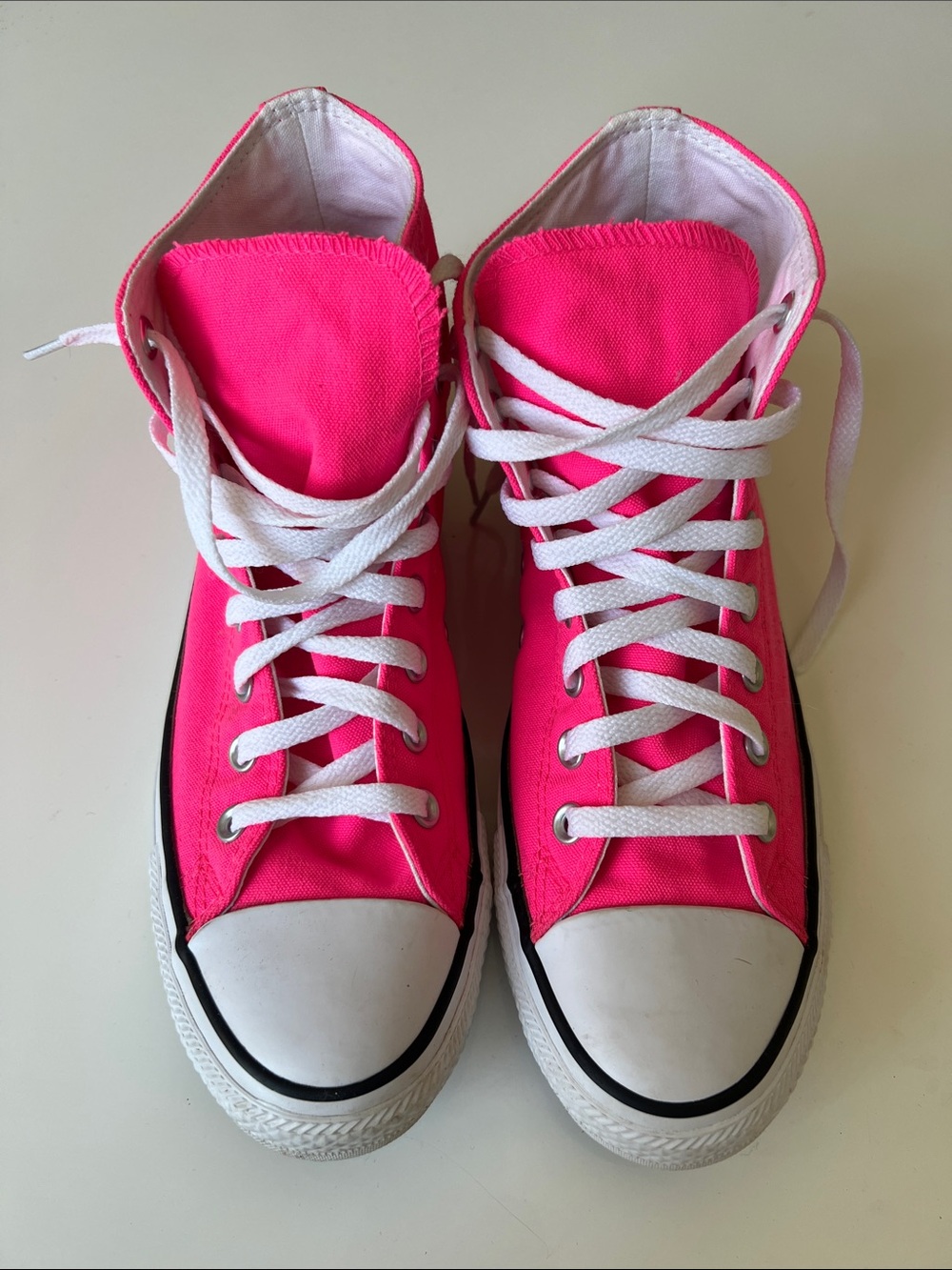 NWOT Bright Pink Converse Hi Tops M8/W10